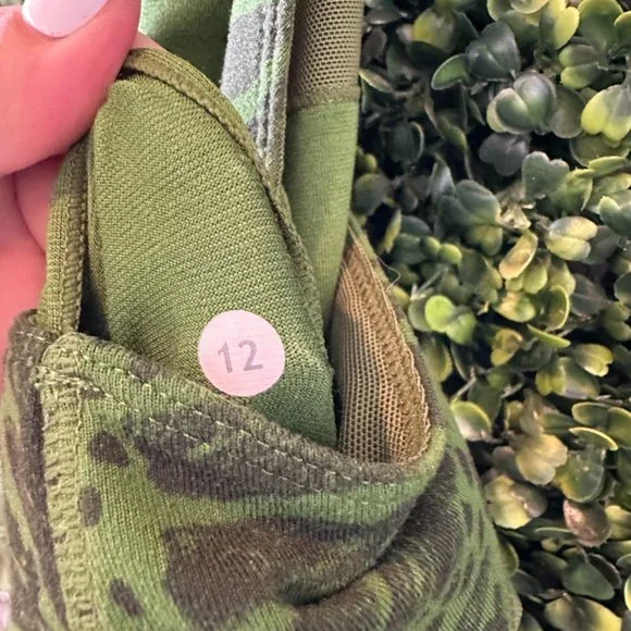 (137) 🍋 LULULEMON Green Leaf Tank Sz 12 **VINTAGE - Picture 2 of 4